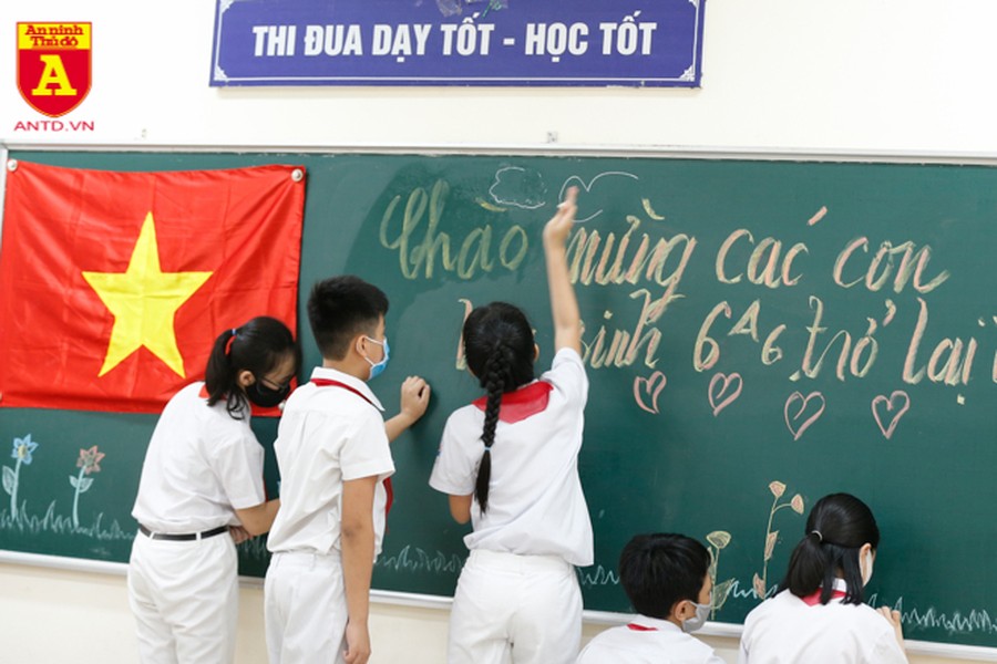 Lễ chào cờ đặc biệt của học sinh Hà Nội